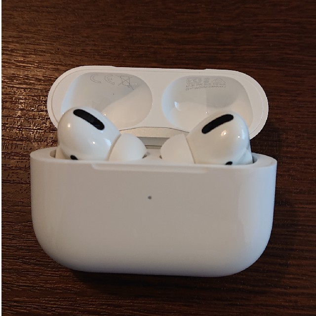 Apple(アップル)の【即納可】AirPods Pro 新古品(カバー付き) スマホ/家電/カメラのオーディオ機器(ヘッドフォン/イヤフォン)の商品写真