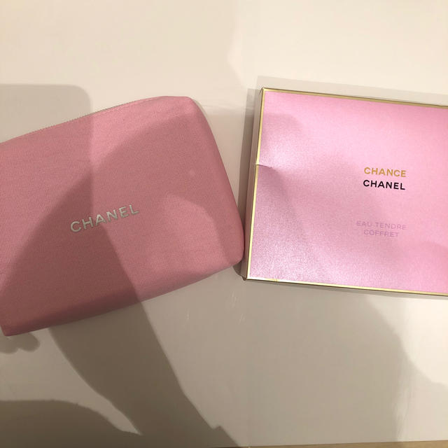 CHANEL(シャネル)の【限定】シャネル　ポーチ レディースのファッション小物(ポーチ)の商品写真