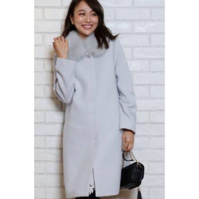 JUSGLITTY ジャスグリッティー ビジュー付きノーカラーショートコート-