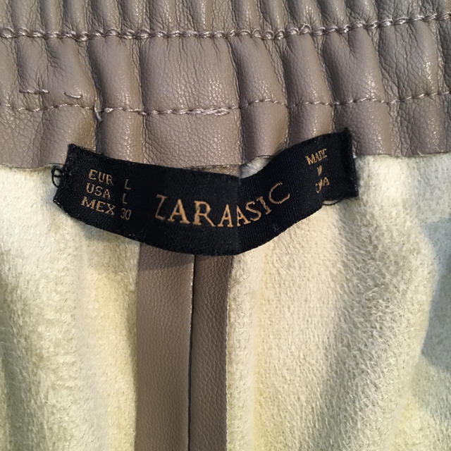 ZARA(ザラ)のusap4376様専用！ZARA フェイクレザー ガウチョパンツ グレージュ レディースのパンツ(キュロット)の商品写真