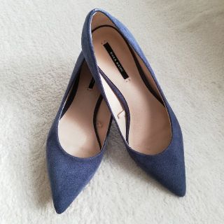 ザラ(ZARA)のZARA BASIC スウェード パンプス 美品　ブルーグレー(ハイヒール/パンプス)