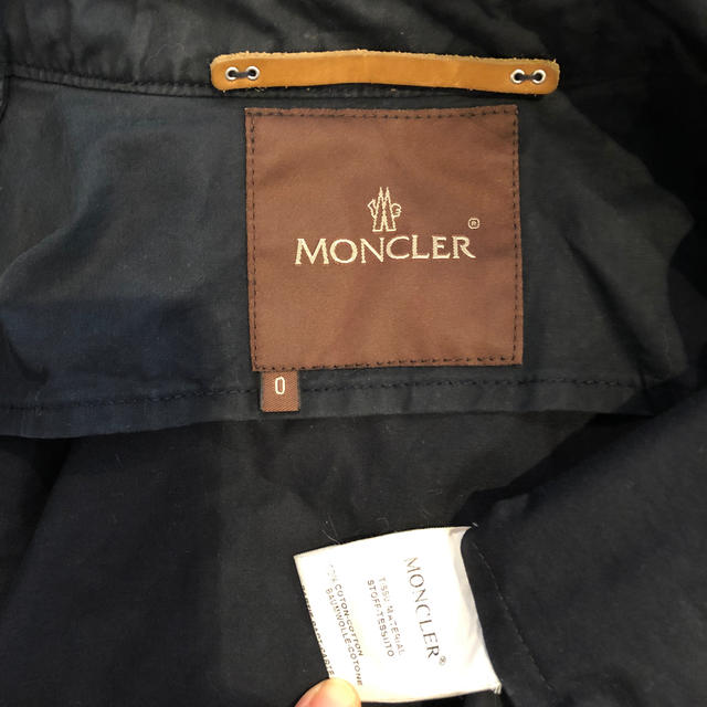 MONCLER(モンクレール)のMONCLER モンクレール コート　色褪せあり　最終価格 レディースのジャケット/アウター(スプリングコート)の商品写真