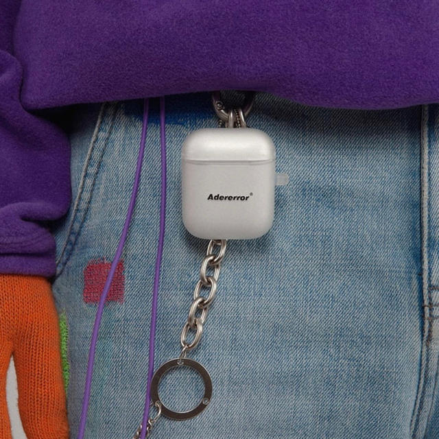 Apple(アップル)のadererror airpods case スマホ/家電/カメラのスマホアクセサリー(その他)の商品写真