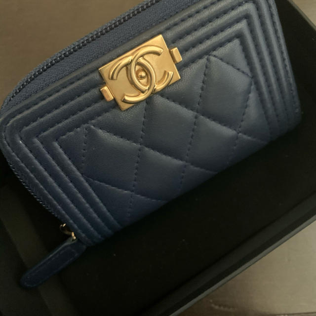 CHANEL(シャネル)のボーイシャネル美品♡小銭入れ♡ネイビー✖️ゴールド メンズのファッション小物(コインケース/小銭入れ)の商品写真