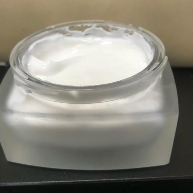 CHANEL(シャネル)のシャネル　ココマドモアゼル　ボディクリーム　150ｇ　中古　箱なし コスメ/美容のボディケア(ボディクリーム)の商品写真