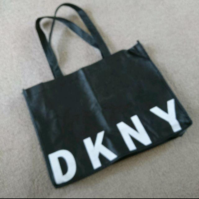 DKNY(ダナキャランニューヨーク)の大き目　DKNY　ショップバッグ　エコバッグ　黒　ブラック レディースのバッグ(エコバッグ)の商品写真