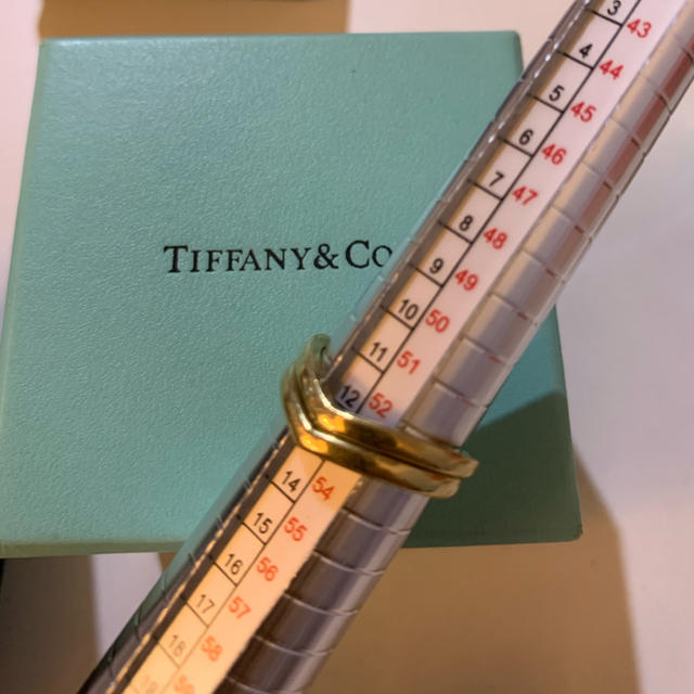 Tiffany & Co.(ティファニー)のティファニー　Ｖ　バンドリング レディースのアクセサリー(リング(指輪))の商品写真