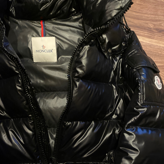 MONCLER(モンクレール)の専用　　国内正規品　MONCLER maya 2 M ブラック メンズのジャケット/アウター(ダウンジャケット)の商品写真