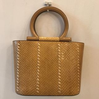 サルヴァトーレフェラガモ(Salvatore Ferragamo)のフェラガモ  ハンドバッグ(ハンドバッグ)