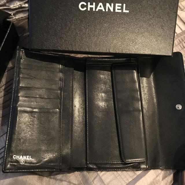 CHANEL(シャネル)のシャネル　黒　長財布　シェブロン　 レディースのファッション小物(財布)の商品写真