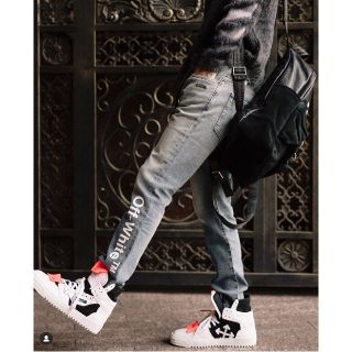 オフホワイト(OFF-WHITE)のOff-White（オフホワイト）ロゴスリムフィットジーンズ(デニム/ジーンズ)