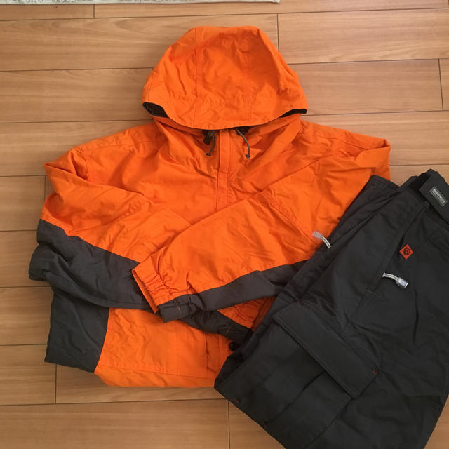 スノボ ウェア オレンジ×ダークグレー上下の通販 by ➄|ラクマ スノボ ウェア オレンジ×ダークグレー上下の通販 by ➄|ラクマ
