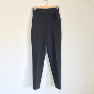 エイチアンドエム(H&M)の新品 H&M ベルト付きセンタープレスパンツ(クロップドパンツ)