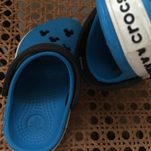 crocs(クロックス)のcrocs キッズ ディズニー キッズ/ベビー/マタニティのベビー靴/シューズ(~14cm)(サンダル)の商品写真