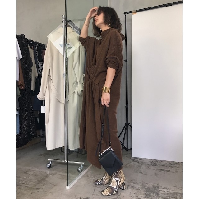 Ameri VINTAGE(アメリヴィンテージ)のアメリヴィンテージ　OVER DRAWSTRING DRESS

 レディースのワンピース(ロングワンピース/マキシワンピース)の商品写真