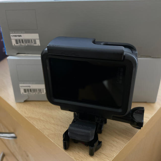 GoPro(ゴープロ)のGoPro Hero6 THE HANDLER 予備バッテリー充電器セット スマホ/家電/カメラのカメラ(ビデオカメラ)の商品写真