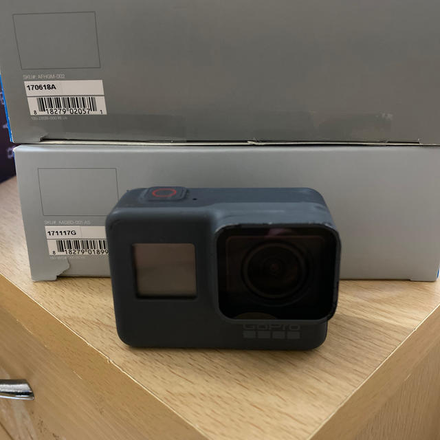 GoPro(ゴープロ)のGoPro Hero6 THE HANDLER 予備バッテリー充電器セット スマホ/家電/カメラのカメラ(ビデオカメラ)の商品写真