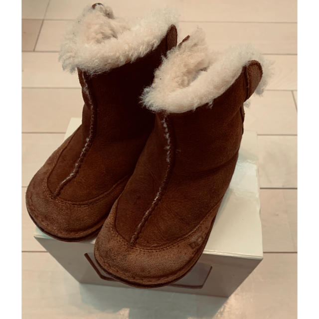 UGG(アグ)のUGG ベビームートンブーツ　USED  キッズ/ベビー/マタニティのキッズ靴/シューズ(15cm~)(ブーツ)の商品写真