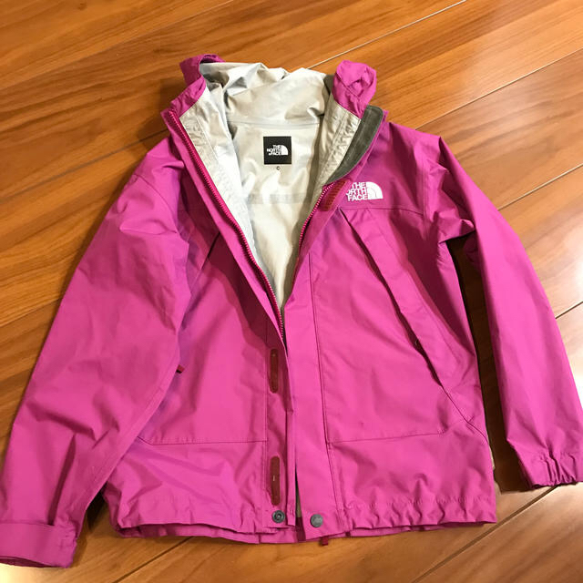 THE NORTH FACE(ザノースフェイス)のノースフェイス マウンテンパーカー 130センチ キッズ/ベビー/マタニティのキッズ服女の子用(90cm~)(ジャケット/上着)の商品写真