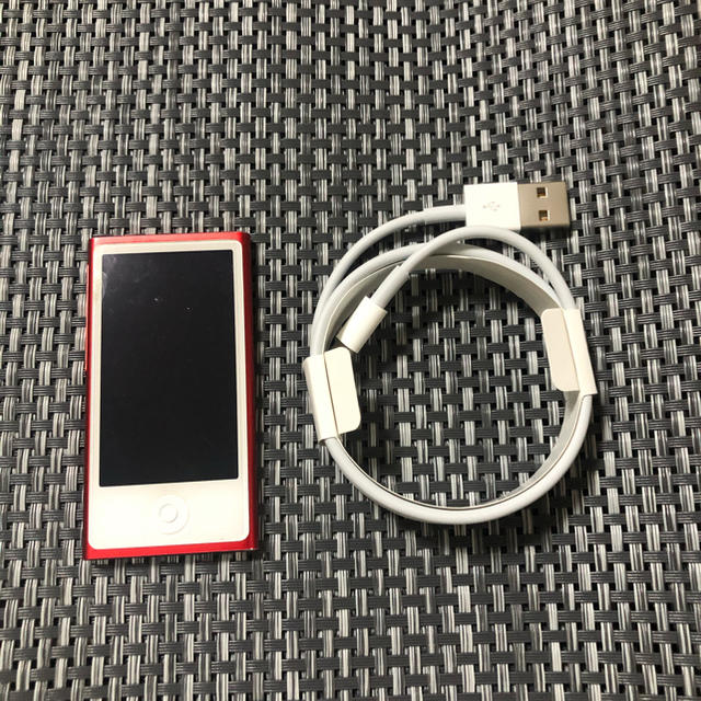Apple(アップル)のiPod nano 第7世代 red 16GB  アイポッドナノ赤16GB スマホ/家電/カメラのオーディオ機器(ポータブルプレーヤー)の商品写真
