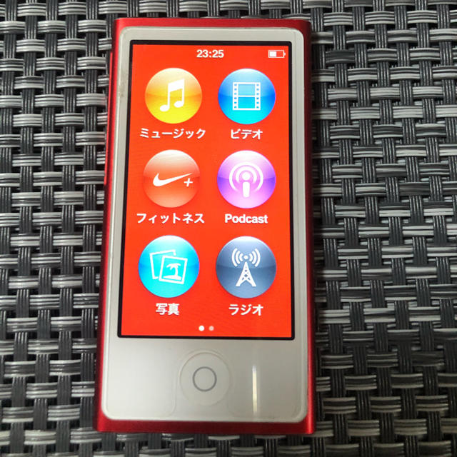 Apple(アップル)のiPod nano 第7世代 red 16GB  アイポッドナノ赤16GB スマホ/家電/カメラのオーディオ機器(ポータブルプレーヤー)の商品写真