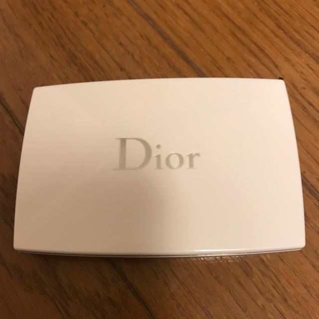 Dior スノーコンパクト