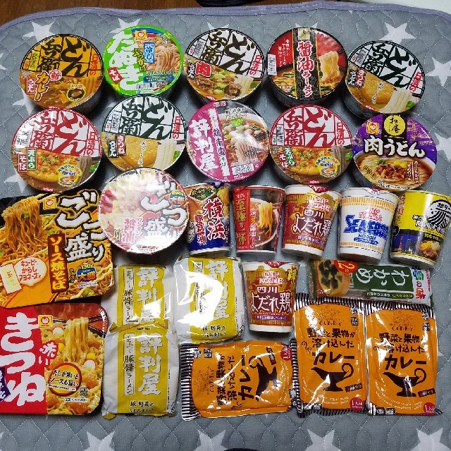 西日本どん兵衛入！カップ麺詰め合わせ 食品/飲料/酒の加工食品(インスタント食品)の商品写真