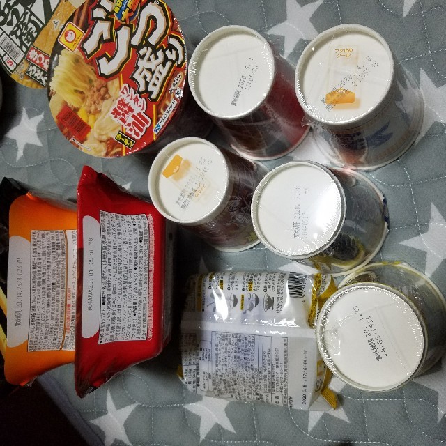 西日本どん兵衛入！カップ麺詰め合わせ 食品/飲料/酒の加工食品(インスタント食品)の商品写真