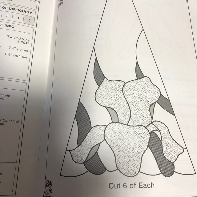 ステンドグラスパターン3冊とカレンダー ハンドメイドの素材/材料(型紙/パターン)の商品写真