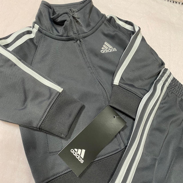 adidas(アディダス)のadidas/アディダス　グレーベビーセットアップ　新品未使用　60 70 80 キッズ/ベビー/マタニティのベビー服(~85cm)(その他)の商品写真