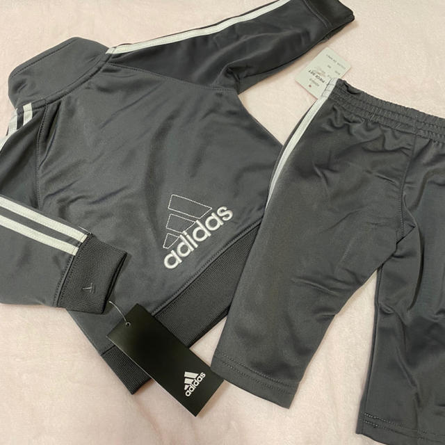 adidas(アディダス)のadidas/アディダス　グレーベビーセットアップ　新品未使用　60 70 80 キッズ/ベビー/マタニティのベビー服(~85cm)(その他)の商品写真