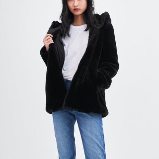 ザラ(ZARA)の入手困難　ZARA フード付きフェイクファー(毛皮/ファーコート)