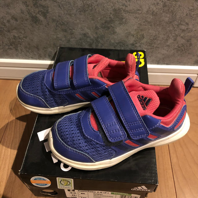 adidas(アディダス)のadidas アディダス  スニーカー　15センチ キッズ/ベビー/マタニティのキッズ靴/シューズ(15cm~)(スニーカー)の商品写真