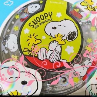 スヌーピー(SNOOPY)の【新品・未開封】大人気スヌーピーの"ワイヤレス・スマホチャージャー" (黄緑)(バッテリー/充電器)