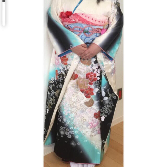 正絹振袖フルセット♡髪飾り付❤︎.*白地✕青系✕黒系モダン柄❤︎.*作家物の通販 by nc's♡shop|ラクマ 超特価定番