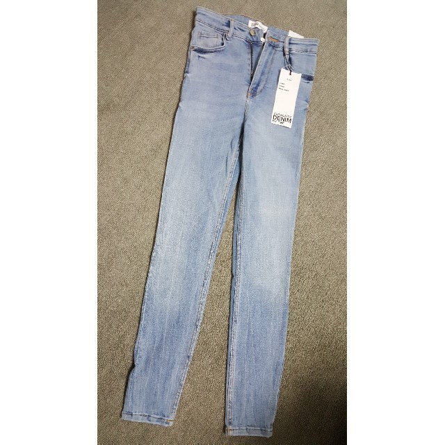 ZARA(ザラ)の【新品】ZARA スキニーデニム レディースのパンツ(デニム/ジーンズ)の商品写真