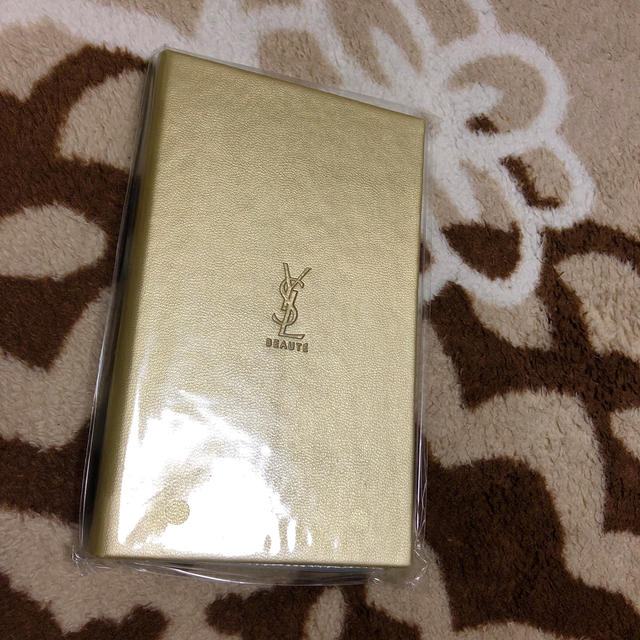 Yves Saint Laurent Beaute(イヴサンローランボーテ)のイブ・サンローラン♡ノベルティーノートゴールド&ブラック✨ レディースのファッション小物(ポーチ)の商品写真