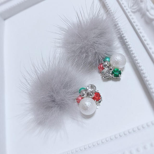 【NKさま】クリスマスカラービジュー×ミンクファー★ピアス/イヤリング ハンドメイドのアクセサリー(イヤリング)の商品写真