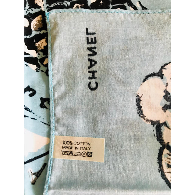CHANEL(シャネル)の新品未使用 CHANEL シャネルスカーフ 水色 上質 高級 レディース ギフト レディースのファッション小物(バンダナ/スカーフ)の商品写真