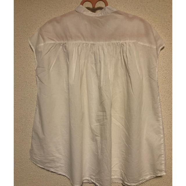 GU(ジーユー)のGU  ボリュームギャザーブラウス白 レディースのトップス(シャツ/ブラウス(半袖/袖なし))の商品写真
