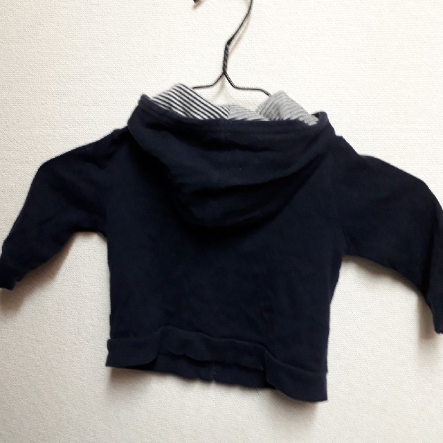 babyGAP(ベビーギャップ)のGAP　ベビー　パーカー　紺色　サイズ60 キッズ/ベビー/マタニティのベビー服(~85cm)(ジャケット/コート)の商品写真