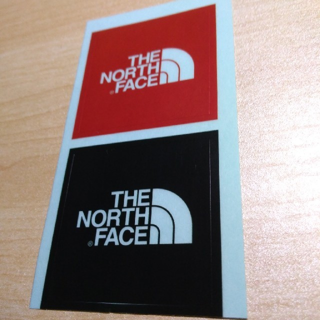 THE NORTH FACE(ザノースフェイス)のTNF ステッカー メンズのジャケット/アウター(マウンテンパーカー)の商品写真