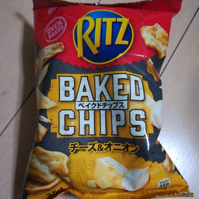 ナビスコ RITZ ベイクドチップス チーズ＆オニオン 食品/飲料/酒の食品(菓子/デザート)の商品写真