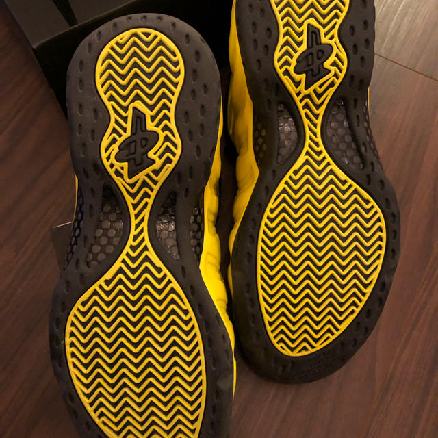NIKE(ナイキ)の国内正規品 NIKE AIR FOAMPOSITE ONE イエロー 27.5 メンズの靴/シューズ(スニーカー)の商品写真