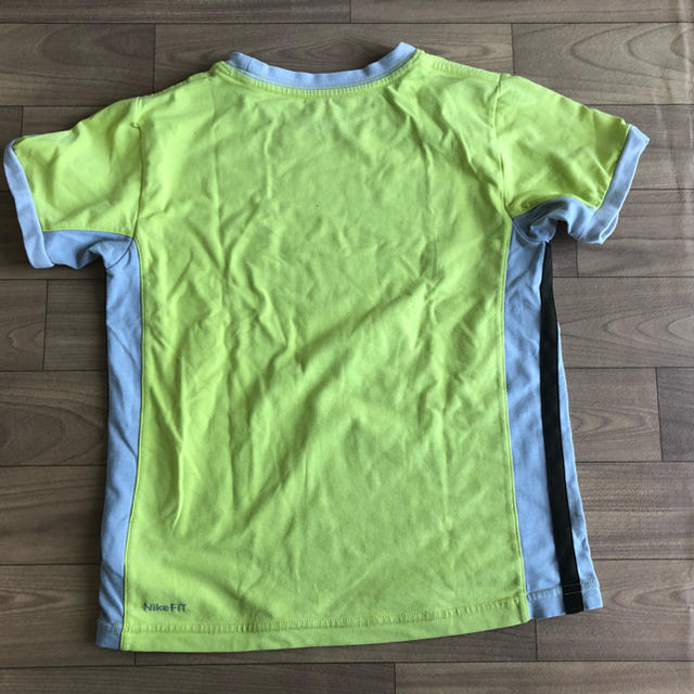 NIKE(ナイキ)のナイキ120サイズTシャツ 黄色 イエロー キッズ/ベビー/マタニティのキッズ服男の子用(90cm~)(Tシャツ/カットソー)の商品写真