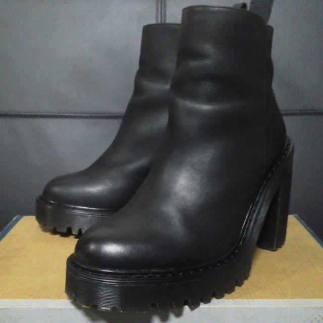 Dr.Martens(ドクターマーチン)の【専用】Dr.Martens MAGDALENA UK3 厚底 サイドファスナー レディースの靴/シューズ(ブーツ)の商品写真