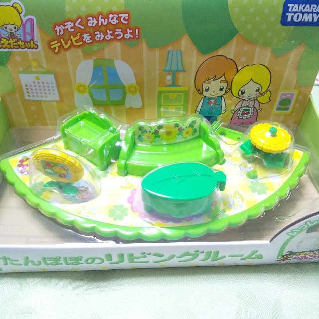 Takara Tomy(タカラトミー)のこえだちゃん 新品お人形６体とメイクルームとリビングルームとDVDの９点セット エンタメ/ホビーのおもちゃ/ぬいぐるみ(キャラクターグッズ)の商品写真