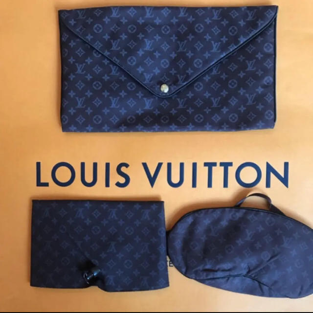 LOUIS VUITTON(ルイヴィトン)の【入手困難】Louis Vuitton トラベルセット インテリア/住まい/日用品の日用品/生活雑貨/旅行(旅行用品)の商品写真