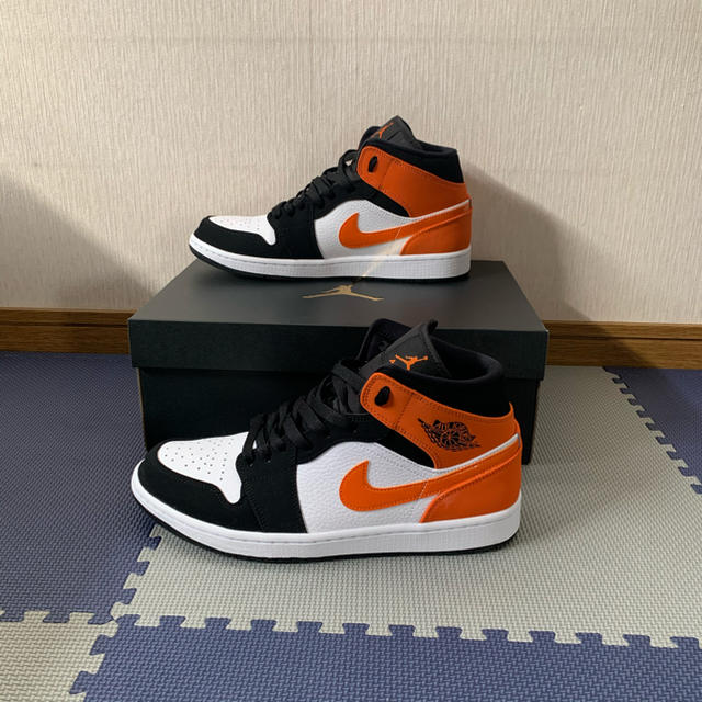 NIKE(ナイキ)の27.5cm NIKE エア ジョーダン 1 MID ナイキ Jordan メンズの靴/シューズ(スニーカー)の商品写真