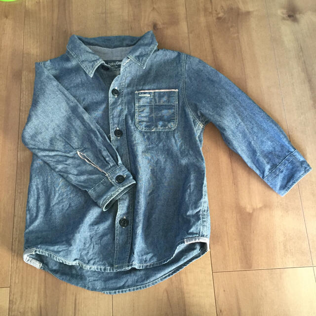 babyGAP(ベビーギャップ)のbabyGAP  デニムシャツ キッズ/ベビー/マタニティのキッズ服男の子用(90cm~)(ブラウス)の商品写真